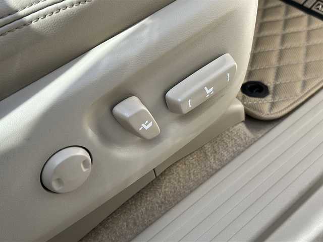 トヨタ ランドクルーザー プラド TX Lパッケージ マットブラED 広島県 2023(令5)年 4.4万km ホワイトパールクリスタルシャイン 禁煙車/７人乗/ブラックルーフレール/ムーンルーフ/トヨタセーフティセンス/・プリクラッシュセーフティ/・レーンディパーチャーアラート/・レーントレーシングアシスト/・オートマチックハイビーム/・RSA/・先行車発進告知/クリアランスソナー/純正９型ナビ（NSZT-Y68T）/・フルセグTV/CD/DVD/Bluetooth/HDMI/USB/バックカメラ/革巻きステアリング/ステアリングスイッチ/オートライト/ヘッドランプウォッシャー/LEDヘッドライト/フォグランプ/レザーシート/シートヒーター/ベンチレーション/パワーシート/前ドライブレコーダー（DRT-H68A）/ETC/純正ドアバイザー/フロアマット