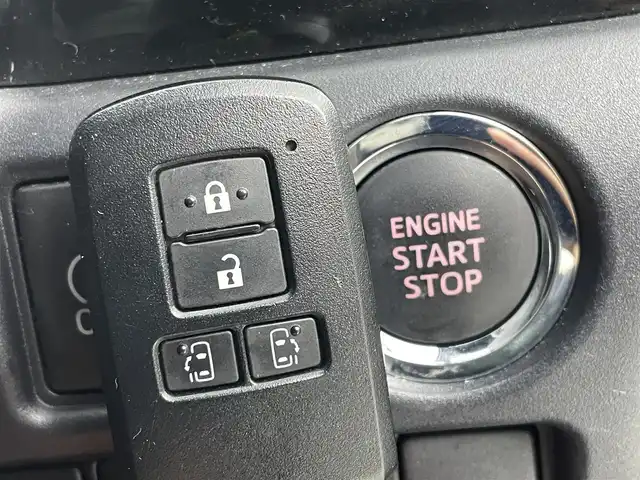 トヨタ ノア Si ダブルバイビー 茨城県 2018(平30)年 3.1万km ブラック 純正ナビ　NSZT-W68T/バックカメラ/ドラレコ/ETC/クルコン/両側パワースライドドア/ハーフレザーシート/レーンアシスト/LEDヘッドライト/純正16インチアルミホイール/衝突軽減ブレーキ/横滑り防止装置