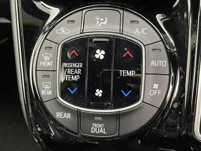 トヨタ ノア Si ダブルバイビー 茨城県 2018(平30)年 3.1万km ブラック 純正ナビ　NSZT-W68T/バックカメラ/ドラレコ/ETC/クルコン/両側パワースライドドア/ハーフレザーシート/レーンアシスト/LEDヘッドライト/純正16インチアルミホイール/衝突軽減ブレーキ/横滑り防止装置