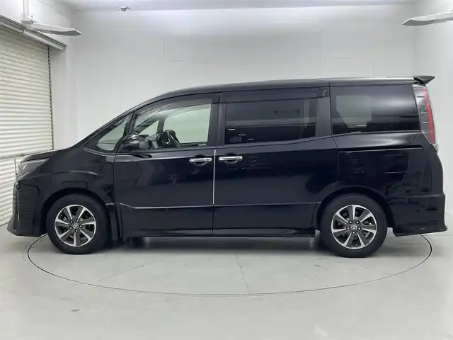 トヨタ ノア Si ダブルバイビー 茨城県 2018(平30)年 3.1万km ブラック 純正ナビ　NSZT-W68T/バックカメラ/ドラレコ/ETC/クルコン/両側パワースライドドア/ハーフレザーシート/レーンアシスト/LEDヘッドライト/純正16インチアルミホイール/衝突軽減ブレーキ/横滑り防止装置