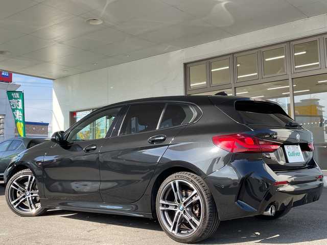 ＢＭＷ ＢＭＷ １１８ｉ Mスポーツ 岐阜県 2021(令3)年 4.8万km サファイアブラックP /10.25インチ純正HDDナビ/(AM/FM/BT/USB)//iDriveナビゲーション・パッケージ/(BMWライブ・コックピット)/(BMWインテリジェント・パーソナル・アシスタント)/(ITSスポット対応DSRC車載器)/(BMWコネクテッド・ドライブ・プロフェッショナル)//コンフォート・パッケージ/(オートマチック・テールゲート・オペレーション)/(アクティブ・クルーズ・コントロール)//ハーフレザーシート//運転席パワーシート//パーキング・アシスト/(パーク・ディスタンス・コントロール)/(パーキング・アシスト)/(リヤ・ビュー・カメラ)/(リバース・アシスト)/(アクティブPDC)//ドライビング・アシスト/(レーン・ディパーチャー・ウォーニング)/(レーン・チェンジ・ウォーニング)/(前車接近警告機能)/(衝突回避・被害軽減ブレーキ)/(後車衝突警告機能)/(クロス・トラフィック・ウォーニング)/(トラフィック・サイン・アシスト)//純正18インチアルミホイール//純正フロアマット//純正LEDヘッドライト//ETC//スペアキー×1