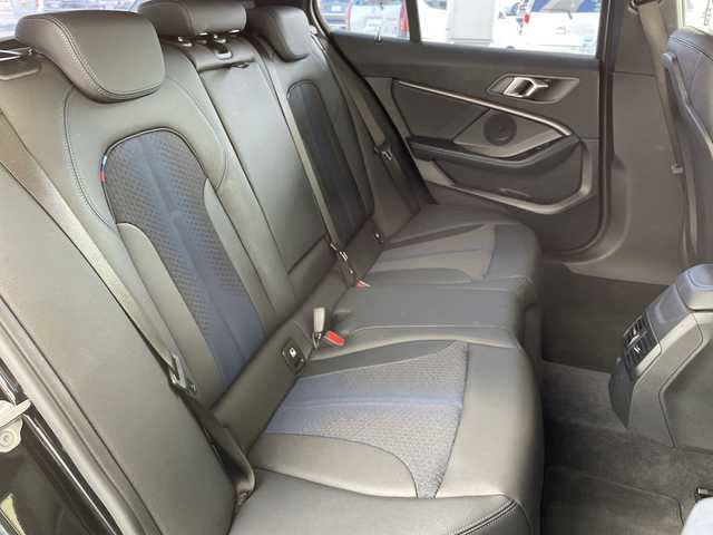 ＢＭＷ ＢＭＷ １１８ｉ Mスポーツ 岐阜県 2021(令3)年 4.8万km サファイアブラックP /10.25インチ純正HDDナビ/(AM/FM/BT/USB)//iDriveナビゲーション・パッケージ/(BMWライブ・コックピット)/(BMWインテリジェント・パーソナル・アシスタント)/(ITSスポット対応DSRC車載器)/(BMWコネクテッド・ドライブ・プロフェッショナル)//コンフォート・パッケージ/(オートマチック・テールゲート・オペレーション)/(アクティブ・クルーズ・コントロール)//ハーフレザーシート//運転席パワーシート//パーキング・アシスト/(パーク・ディスタンス・コントロール)/(パーキング・アシスト)/(リヤ・ビュー・カメラ)/(リバース・アシスト)/(アクティブPDC)//ドライビング・アシスト/(レーン・ディパーチャー・ウォーニング)/(レーン・チェンジ・ウォーニング)/(前車接近警告機能)/(衝突回避・被害軽減ブレーキ)/(後車衝突警告機能)/(クロス・トラフィック・ウォーニング)/(トラフィック・サイン・アシスト)//純正18インチアルミホイール//純正フロアマット//純正LEDヘッドライト//ETC//スペアキー×1