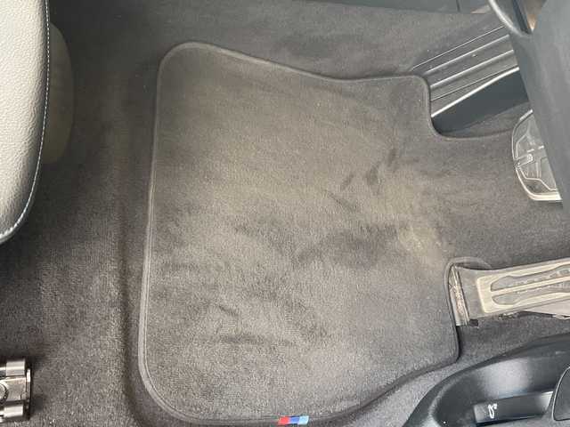 ＢＭＷ ＢＭＷ １１８ｉ Mスポーツ 岐阜県 2021(令3)年 4.8万km サファイアブラックP /10.25インチ純正HDDナビ/(AM/FM/BT/USB)//iDriveナビゲーション・パッケージ/(BMWライブ・コックピット)/(BMWインテリジェント・パーソナル・アシスタント)/(ITSスポット対応DSRC車載器)/(BMWコネクテッド・ドライブ・プロフェッショナル)//コンフォート・パッケージ/(オートマチック・テールゲート・オペレーション)/(アクティブ・クルーズ・コントロール)//ハーフレザーシート//運転席パワーシート//パーキング・アシスト/(パーク・ディスタンス・コントロール)/(パーキング・アシスト)/(リヤ・ビュー・カメラ)/(リバース・アシスト)/(アクティブPDC)//ドライビング・アシスト/(レーン・ディパーチャー・ウォーニング)/(レーン・チェンジ・ウォーニング)/(前車接近警告機能)/(衝突回避・被害軽減ブレーキ)/(後車衝突警告機能)/(クロス・トラフィック・ウォーニング)/(トラフィック・サイン・アシスト)//純正18インチアルミホイール//純正フロアマット//純正LEDヘッドライト//ETC//スペアキー×1