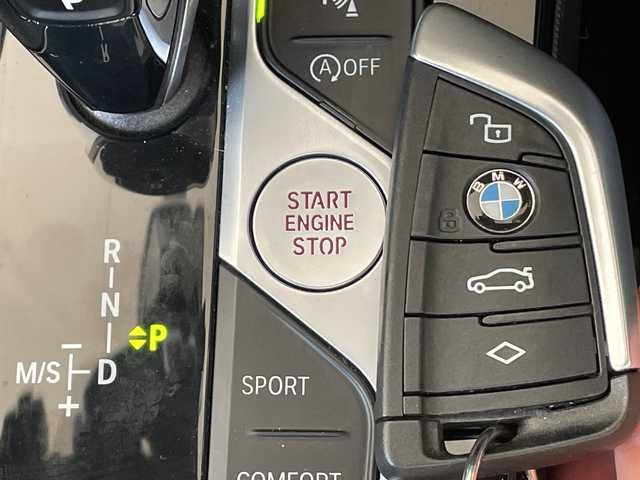 ＢＭＷ ＢＭＷ １１８ｉ Mスポーツ 岐阜県 2021(令3)年 4.8万km サファイアブラックP /10.25インチ純正HDDナビ/(AM/FM/BT/USB)//iDriveナビゲーション・パッケージ/(BMWライブ・コックピット)/(BMWインテリジェント・パーソナル・アシスタント)/(ITSスポット対応DSRC車載器)/(BMWコネクテッド・ドライブ・プロフェッショナル)//コンフォート・パッケージ/(オートマチック・テールゲート・オペレーション)/(アクティブ・クルーズ・コントロール)//ハーフレザーシート//運転席パワーシート//パーキング・アシスト/(パーク・ディスタンス・コントロール)/(パーキング・アシスト)/(リヤ・ビュー・カメラ)/(リバース・アシスト)/(アクティブPDC)//ドライビング・アシスト/(レーン・ディパーチャー・ウォーニング)/(レーン・チェンジ・ウォーニング)/(前車接近警告機能)/(衝突回避・被害軽減ブレーキ)/(後車衝突警告機能)/(クロス・トラフィック・ウォーニング)/(トラフィック・サイン・アシスト)//純正18インチアルミホイール//純正フロアマット//純正LEDヘッドライト//ETC//スペアキー×1