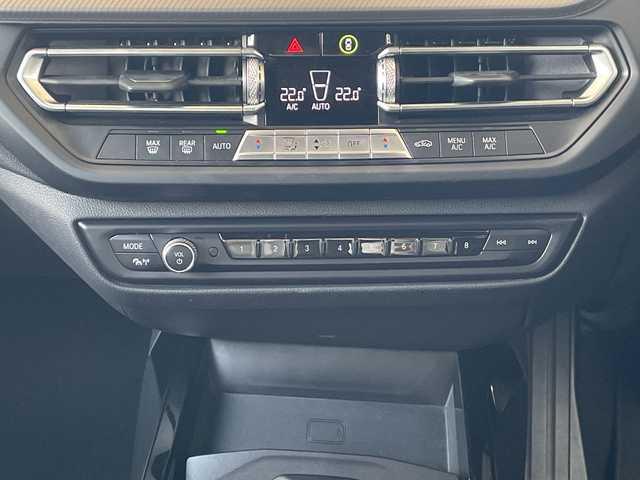 ＢＭＷ ＢＭＷ １１８ｉ Mスポーツ 岐阜県 2021(令3)年 4.8万km サファイアブラックP /10.25インチ純正HDDナビ/(AM/FM/BT/USB)//iDriveナビゲーション・パッケージ/(BMWライブ・コックピット)/(BMWインテリジェント・パーソナル・アシスタント)/(ITSスポット対応DSRC車載器)/(BMWコネクテッド・ドライブ・プロフェッショナル)//コンフォート・パッケージ/(オートマチック・テールゲート・オペレーション)/(アクティブ・クルーズ・コントロール)//ハーフレザーシート//運転席パワーシート//パーキング・アシスト/(パーク・ディスタンス・コントロール)/(パーキング・アシスト)/(リヤ・ビュー・カメラ)/(リバース・アシスト)/(アクティブPDC)//ドライビング・アシスト/(レーン・ディパーチャー・ウォーニング)/(レーン・チェンジ・ウォーニング)/(前車接近警告機能)/(衝突回避・被害軽減ブレーキ)/(後車衝突警告機能)/(クロス・トラフィック・ウォーニング)/(トラフィック・サイン・アシスト)//純正18インチアルミホイール//純正フロアマット//純正LEDヘッドライト//ETC//スペアキー×1