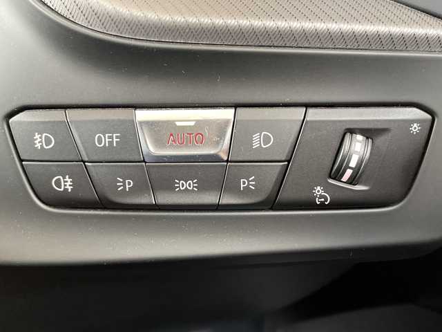 ＢＭＷ ＢＭＷ １１８ｉ Mスポーツ 岐阜県 2021(令3)年 4.8万km サファイアブラックP /10.25インチ純正HDDナビ/(AM/FM/BT/USB)//iDriveナビゲーション・パッケージ/(BMWライブ・コックピット)/(BMWインテリジェント・パーソナル・アシスタント)/(ITSスポット対応DSRC車載器)/(BMWコネクテッド・ドライブ・プロフェッショナル)//コンフォート・パッケージ/(オートマチック・テールゲート・オペレーション)/(アクティブ・クルーズ・コントロール)//ハーフレザーシート//運転席パワーシート//パーキング・アシスト/(パーク・ディスタンス・コントロール)/(パーキング・アシスト)/(リヤ・ビュー・カメラ)/(リバース・アシスト)/(アクティブPDC)//ドライビング・アシスト/(レーン・ディパーチャー・ウォーニング)/(レーン・チェンジ・ウォーニング)/(前車接近警告機能)/(衝突回避・被害軽減ブレーキ)/(後車衝突警告機能)/(クロス・トラフィック・ウォーニング)/(トラフィック・サイン・アシスト)//純正18インチアルミホイール//純正フロアマット//純正LEDヘッドライト//ETC//スペアキー×1