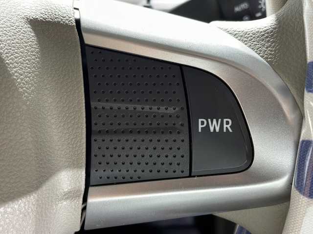 ダイハツ タント X ホワイトアクセント SAⅢ 沖縄県 2017(平29)年 4.1万km ホワイト/シルキーブルーパール 2トーン 県外仕入れ　/禁煙車　/純正ナビ[NSZP-W67D]/（フルセグＴＶ　ＣＤ　ＤＶＤ　Ｂｌｕｅｔｏｏｔｈ）　/バックカメラ/スマートアシストIII/・衝突被害軽減ブレーキ/・車線逸脱警報/・オートマチックハイビーム/片側パワースライドドア　/ドライブレコーダー　/ＥＴＣ　/シートヒーター　/ＵＳＢポート　/コーナーセンサー　/ステアリングスイッチ