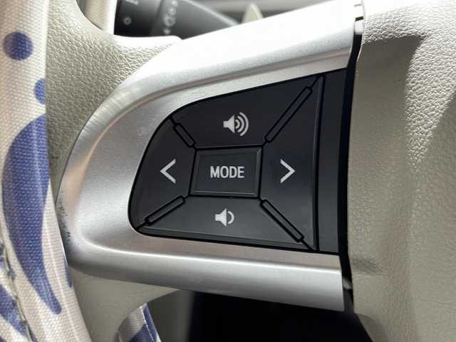 ダイハツ タント X ホワイトアクセント SAⅢ 沖縄県 2017(平29)年 4.1万km ホワイト/シルキーブルーパール 2トーン 県外仕入れ　/禁煙車　/純正ナビ[NSZP-W67D]/（フルセグＴＶ　ＣＤ　ＤＶＤ　Ｂｌｕｅｔｏｏｔｈ）　/バックカメラ/スマートアシストIII/・衝突被害軽減ブレーキ/・車線逸脱警報/・オートマチックハイビーム/片側パワースライドドア　/ドライブレコーダー　/ＥＴＣ　/シートヒーター　/ＵＳＢポート　/コーナーセンサー　/ステアリングスイッチ