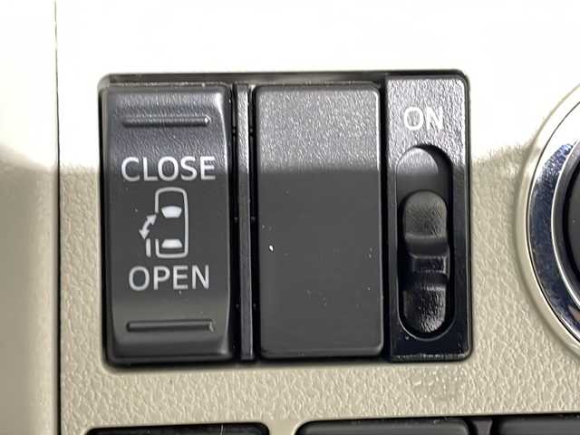 ダイハツ タント X ホワイトアクセント SAⅢ 沖縄県 2017(平29)年 4.1万km ホワイト/シルキーブルーパール 2トーン 県外仕入れ　/禁煙車　/純正ナビ[NSZP-W67D]/（フルセグＴＶ　ＣＤ　ＤＶＤ　Ｂｌｕｅｔｏｏｔｈ）　/バックカメラ/スマートアシストIII/・衝突被害軽減ブレーキ/・車線逸脱警報/・オートマチックハイビーム/片側パワースライドドア　/ドライブレコーダー　/ＥＴＣ　/シートヒーター　/ＵＳＢポート　/コーナーセンサー　/ステアリングスイッチ