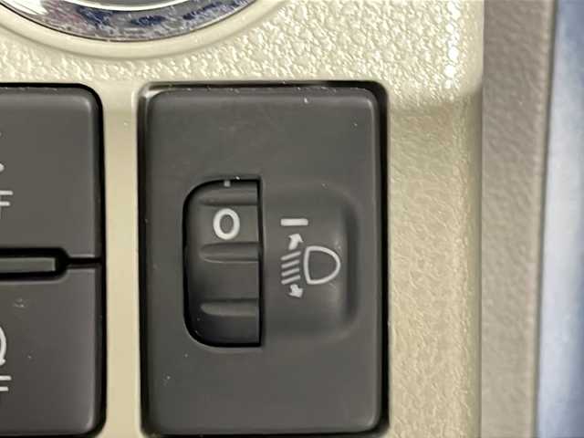 ダイハツ タント X ホワイトアクセント SAⅢ 沖縄県 2017(平29)年 4.1万km ホワイト/シルキーブルーパール 2トーン 県外仕入れ　/禁煙車　/純正ナビ[NSZP-W67D]/（フルセグＴＶ　ＣＤ　ＤＶＤ　Ｂｌｕｅｔｏｏｔｈ）　/バックカメラ/スマートアシストIII/・衝突被害軽減ブレーキ/・車線逸脱警報/・オートマチックハイビーム/片側パワースライドドア　/ドライブレコーダー　/ＥＴＣ　/シートヒーター　/ＵＳＢポート　/コーナーセンサー　/ステアリングスイッチ