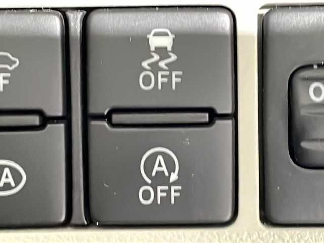 ダイハツ タント X ホワイトアクセント SAⅢ 沖縄県 2017(平29)年 4.1万km ホワイト/シルキーブルーパール 2トーン 県外仕入れ　/禁煙車　/純正ナビ[NSZP-W67D]/（フルセグＴＶ　ＣＤ　ＤＶＤ　Ｂｌｕｅｔｏｏｔｈ）　/バックカメラ/スマートアシストIII/・衝突被害軽減ブレーキ/・車線逸脱警報/・オートマチックハイビーム/片側パワースライドドア　/ドライブレコーダー　/ＥＴＣ　/シートヒーター　/ＵＳＢポート　/コーナーセンサー　/ステアリングスイッチ