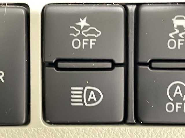 ダイハツ タント X ホワイトアクセント SAⅢ 沖縄県 2017(平29)年 4.1万km ホワイト/シルキーブルーパール 2トーン 県外仕入れ　/禁煙車　/純正ナビ[NSZP-W67D]/（フルセグＴＶ　ＣＤ　ＤＶＤ　Ｂｌｕｅｔｏｏｔｈ）　/バックカメラ/スマートアシストIII/・衝突被害軽減ブレーキ/・車線逸脱警報/・オートマチックハイビーム/片側パワースライドドア　/ドライブレコーダー　/ＥＴＣ　/シートヒーター　/ＵＳＢポート　/コーナーセンサー　/ステアリングスイッチ