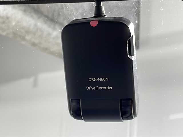 ダイハツ タント X ホワイトアクセント SAⅢ 沖縄県 2017(平29)年 4.1万km ホワイト/シルキーブルーパール 2トーン 県外仕入れ　/禁煙車　/純正ナビ[NSZP-W67D]/（フルセグＴＶ　ＣＤ　ＤＶＤ　Ｂｌｕｅｔｏｏｔｈ）　/バックカメラ/スマートアシストIII/・衝突被害軽減ブレーキ/・車線逸脱警報/・オートマチックハイビーム/片側パワースライドドア　/ドライブレコーダー　/ＥＴＣ　/シートヒーター　/ＵＳＢポート　/コーナーセンサー　/ステアリングスイッチ