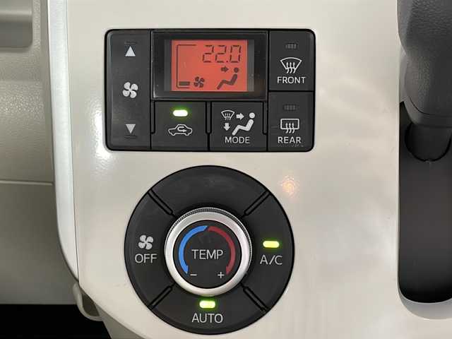 ダイハツ タント X ホワイトアクセント SAⅢ 沖縄県 2017(平29)年 4.1万km ホワイト/シルキーブルーパール 2トーン 県外仕入れ　/禁煙車　/純正ナビ[NSZP-W67D]/（フルセグＴＶ　ＣＤ　ＤＶＤ　Ｂｌｕｅｔｏｏｔｈ）　/バックカメラ/スマートアシストIII/・衝突被害軽減ブレーキ/・車線逸脱警報/・オートマチックハイビーム/片側パワースライドドア　/ドライブレコーダー　/ＥＴＣ　/シートヒーター　/ＵＳＢポート　/コーナーセンサー　/ステアリングスイッチ