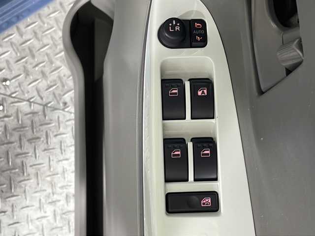 ダイハツ タント X ホワイトアクセント SAⅢ 沖縄県 2017(平29)年 4.1万km ホワイト/シルキーブルーパール 2トーン 県外仕入れ　/禁煙車　/純正ナビ[NSZP-W67D]/（フルセグＴＶ　ＣＤ　ＤＶＤ　Ｂｌｕｅｔｏｏｔｈ）　/バックカメラ/スマートアシストIII/・衝突被害軽減ブレーキ/・車線逸脱警報/・オートマチックハイビーム/片側パワースライドドア　/ドライブレコーダー　/ＥＴＣ　/シートヒーター　/ＵＳＢポート　/コーナーセンサー　/ステアリングスイッチ