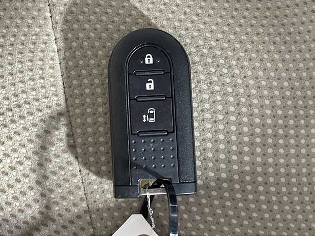 ダイハツ タント X ホワイトアクセント SAⅢ 沖縄県 2017(平29)年 4.1万km ホワイト/シルキーブルーパール 2トーン 県外仕入れ　/禁煙車　/純正ナビ[NSZP-W67D]/（フルセグＴＶ　ＣＤ　ＤＶＤ　Ｂｌｕｅｔｏｏｔｈ）　/バックカメラ/スマートアシストIII/・衝突被害軽減ブレーキ/・車線逸脱警報/・オートマチックハイビーム/片側パワースライドドア　/ドライブレコーダー　/ＥＴＣ　/シートヒーター　/ＵＳＢポート　/コーナーセンサー　/ステアリングスイッチ