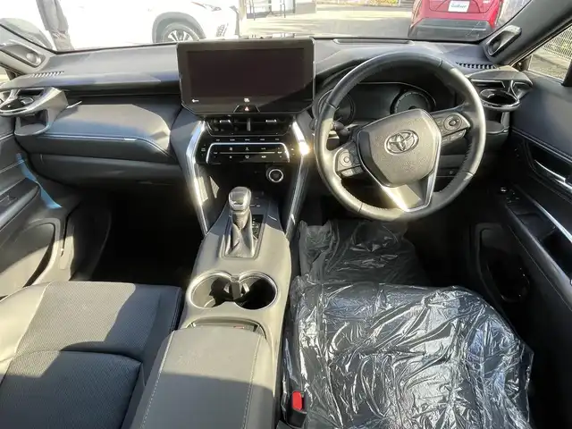 トヨタ ハリアー Z レザーパッケージ 大阪府 2021(令3)年 1.6万km ブラック トヨタセーフティセンス　/純正１２．３インチメーカーディスプレイオーディオナビ　/パノラミックビューモニター　/ＪＢＬプレミアムサウンドシステム　/メーカーデジタルインナーミラー　/前ドライブレコーダー /ビルトインETC2.0/パワーバックドア/ベンチレーションシート/パワーシート/ステアリングヒーター/シートヒーター/レーダークルーズコントロール/コーナーセンサー/社外フロアマット/LEDヘッド・フォグ/BSM/純正19インチAW/スペアキー