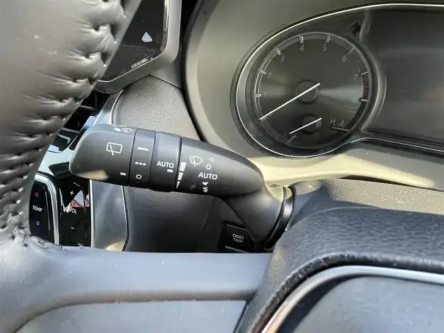 トヨタ ハリアー Z レザーパッケージ 大阪府 2021(令3)年 1.6万km ブラック トヨタセーフティセンス　/純正１２．３インチメーカーディスプレイオーディオナビ　/パノラミックビューモニター　/ＪＢＬプレミアムサウンドシステム　/メーカーデジタルインナーミラー　/前ドライブレコーダー /ビルトインETC2.0/パワーバックドア/ベンチレーションシート/パワーシート/ステアリングヒーター/シートヒーター/レーダークルーズコントロール/コーナーセンサー/社外フロアマット/LEDヘッド・フォグ/BSM/純正19インチAW/スペアキー