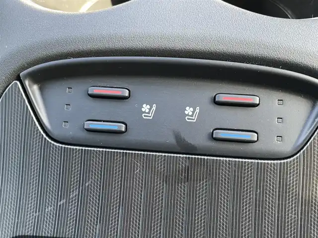 トヨタ ハリアー Z レザーパッケージ 大阪府 2021(令3)年 1.6万km ブラック トヨタセーフティセンス　/純正１２．３インチメーカーディスプレイオーディオナビ　/パノラミックビューモニター　/ＪＢＬプレミアムサウンドシステム　/メーカーデジタルインナーミラー　/前ドライブレコーダー /ビルトインETC2.0/パワーバックドア/ベンチレーションシート/パワーシート/ステアリングヒーター/シートヒーター/レーダークルーズコントロール/コーナーセンサー/社外フロアマット/LEDヘッド・フォグ/BSM/純正19インチAW/スペアキー