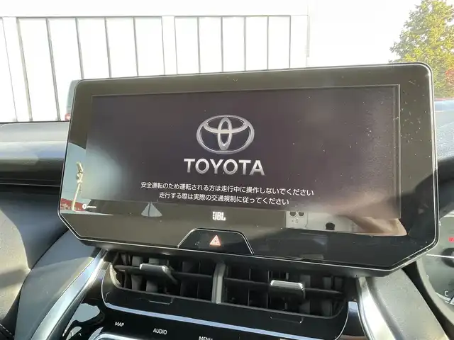 トヨタ ハリアー Z レザーパッケージ 大阪府 2021(令3)年 1.6万km ブラック トヨタセーフティセンス　/純正１２．３インチメーカーディスプレイオーディオナビ　/パノラミックビューモニター　/ＪＢＬプレミアムサウンドシステム　/メーカーデジタルインナーミラー　/前ドライブレコーダー /ビルトインETC2.0/パワーバックドア/ベンチレーションシート/パワーシート/ステアリングヒーター/シートヒーター/レーダークルーズコントロール/コーナーセンサー/社外フロアマット/LEDヘッド・フォグ/BSM/純正19インチAW/スペアキー