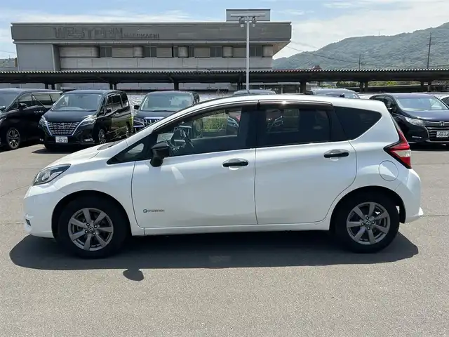 日産 ノート e－パワー X Bアロー 岡山県 2018(平30)年 8.3万km パール 社外ナビ　/(AM.FM.CD.DVD.TV.BT)/アラウンドビューモニター　/バックカメラ　/衝突軽減ブレーキ　/レーダークルーズコントロール　/クリアランスソナー　/ドライブレコーダー　/レーンキープアシスト　/15インチ純正AW　/オートライト　/Bluetooth