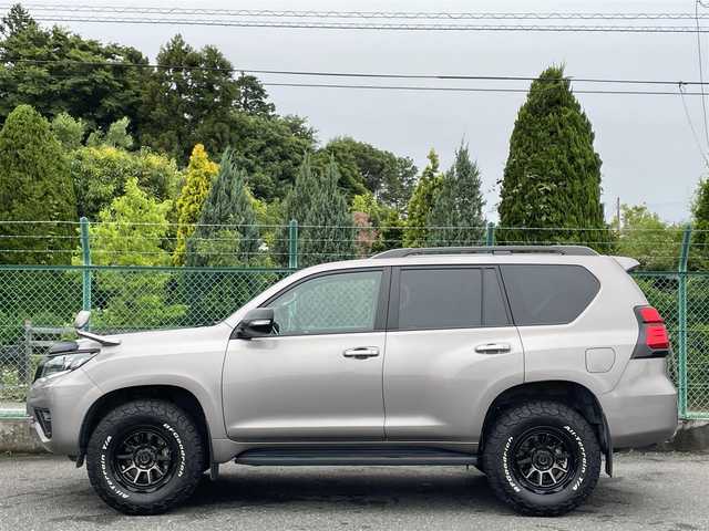 トヨタ ランドクルーザー プラド TX Lパッケージ マットブラED 長野県 2023(令5)年 3.8万km アバンギャルドブロンズメタリック ディーゼル7人乗り/ワンオーナー/ALPINE11インチフローティングBIG Xディスプレイオーディオ/ALPINEフリップダウンモニター/ALPINEドラレコ搭載デジタルミラー/バックカメラ/黒革シート/前席シートヒーター&ベンチレーター/センターデフロック/DAC/レーダークルーズコントロール/オートハイビーム/レーンディパーチャーアラート/プリクラッシュセーフティ/プッシュスタート/ETC/スペアキー1本/車両取説/メンテナンスノート/保証書有り/純正アルミホイール/タイヤ4本1セット付/社外パーツ取付有