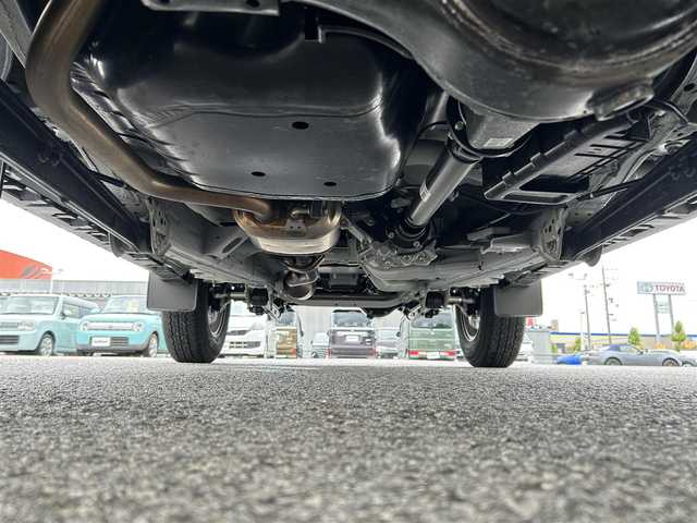スズキ ジムニー シエラ JC 滋賀県 2023(令5)年 0.8万km ピュアホワイトP ガソリン/4WD(F4)/4速AT/6.8インチ社外ディスプレイオーディオ【FH-8500DVS】/(FM/AM/CD/DVD/USB/Bluetooth)/バックカメラ/前後ドライブレコーダー/社外ドリンクホルダー/デュアルセンサーブレーキサポート/踏み間違い防止アシスト	/レーンキープアシスト	/クルーズコントロール/標識検知機能	/運転席・助手席シートヒーター/電動格納ミラー/アイドリングストップ/革巻きステアリング/ステアリングスイッチ/オートライト/LEDヘッドライト/フロントフォグ/ヘッドライトウォッシャー/フルオートエアコン/プッシュスタート/スマートキー/スペアキー/純正マットガード/社外フロアマット/ミラーヒーター