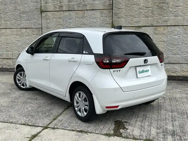 ホンダ フィット e:HEVホーム 長崎県 2023(令5)年 0.1万km プラチナホワイトパール ワンオーナー/純正HDDナビ/(CD/DVD/BT/フルセグ)/バックカメラ/衝突軽減ブレーキ/レーンアシスト/コーナーセンサー/レーダークルーズ/ハーフレザーシート/ETC/オートライト/電子パーキングブレーキ/電動格納ミラー