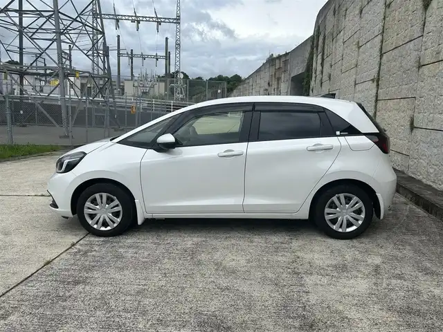 ホンダ フィット e:HEVホーム 長崎県 2023(令5)年 0.1万km プラチナホワイトパール ワンオーナー/純正HDDナビ/(CD/DVD/BT/フルセグ)/バックカメラ/衝突軽減ブレーキ/レーンアシスト/コーナーセンサー/レーダークルーズ/ハーフレザーシート/ETC/オートライト/電子パーキングブレーキ/電動格納ミラー