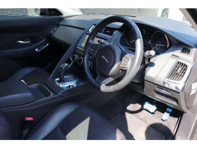 ジャガー Ｅペース S 250PS 大分県 2018(平30)年 5.1万km 黒 衝突軽減軽減ブレーキ/アダプティブクルーズコントロール/レーンキープアシスト/純正ナビ/・ＡｐｐｌｅＣａｒＰｌａｙ/・Ｂｌｕｅｔｏｏｔｈ/・ＵＳＢ/・全方位カメラ/コーナーセンサー/黒レザーシート/・シートヒーター/・パワーシート/ステアリングスイッチ/パワーバックドア/ＬＥＤライト/・オートライト/純正１８インチアルミホイール/ＥＴＣ