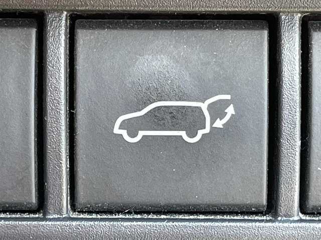 トヨタ プリウス Z 宮城県 2023(令5)年 7.2万km アティチュードブラックマイカ トヨタセーフティーセンス/・プリクラッシュセーフティー/・ブラインドスポット/・パノラミックビューモニター/・クルーズコントロール/・クリアランスソナー/・オートライト/・オートマチックハイビーム/・横滑り防止/・レーンキープ/・デジタルインナーミラー/・SOSコール/純正12.3インチコネクティッドナビ/・AM/FM/Bluetooth/・フルセグTV/USB/LEDヘッドライト/運転席パワーシート/前席シートヒーター/前席エアシート/ハンドルヒーター/パワーバックドア/ガラスルーフ/シートメモリー/AC100V/純正前後ドラレコ/純正ETC2.0/純正フロアマット/純正ドアバイザー/純正19インチアルミホイール/プッシュスタート/スマートキー