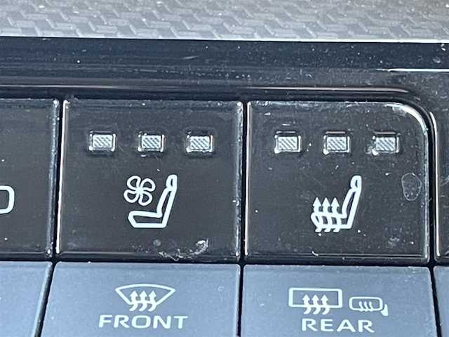 トヨタ プリウス Z 宮城県 2023(令5)年 7.2万km アティチュードブラックマイカ トヨタセーフティーセンス/・プリクラッシュセーフティー/・ブラインドスポット/・パノラミックビューモニター/・クルーズコントロール/・クリアランスソナー/・オートライト/・オートマチックハイビーム/・横滑り防止/・レーンキープ/・デジタルインナーミラー/・SOSコール/純正12.3インチコネクティッドナビ/・AM/FM/Bluetooth/・フルセグTV/USB/LEDヘッドライト/運転席パワーシート/前席シートヒーター/前席エアシート/ハンドルヒーター/パワーバックドア/ガラスルーフ/シートメモリー/AC100V/純正前後ドラレコ/純正ETC2.0/純正フロアマット/純正ドアバイザー/純正19インチアルミホイール/プッシュスタート/スマートキー