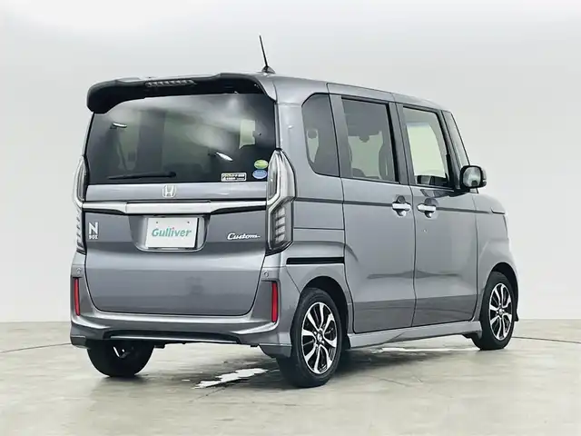 ホンダ Ｎ ＢＯＸ カスタム G L ホンダセンシング 福島県 2020(令2)年 2.4万km シャイニンググレーM ホンダセンシング/・衝突軽減ブレーキ/・レーンキープアシスト/・レーダークルーズコントロール/・先行車発進お知らせ機能/純正ナビ/・型番：VXM-204VFi/・フルセグTV/CD/DVD/BT/USB/・バックカメラ/・ETC/・ドライブレコーダー/左側パワースライドドア/ステアリングリモコン/シートヒーター(運転席/助手席)/プッシュスタート/・スマートキー/・スペアキー/LEDヘッドライト/・オートライト/・フォグライト/純正フロアマット/電動格納ウィンカーミラー/社外AW付スタッドレスタイヤ積込/・155/65R14 4mm