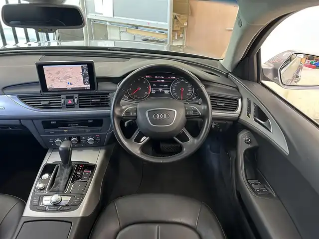 アウディ Ａ６ 2．0 TFSI クワトロ 東京都 2016(平28)年 2.7万km シルバー ・純正ナビ/（Bluetooth/フルセグTV/DVD/CD/AUX/AV)/・BOSEオーディオ/・バックカメラ/・クルーズコントロール/・前後コーナーセンサー/・電動パーキングブレーキ/・革ステアリング/・ステアリングスイッチ/・MTモード/・レザーシート/・前席パワーシート/・前席シートヒーター/・電動リアゲート/・HIDライト/・ETC/・フロアマット/・純正18インチアルミホイール/・スペアキー×2/・取扱説明書