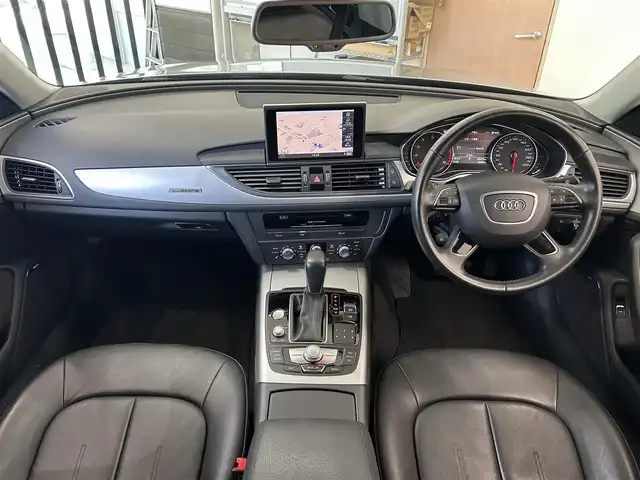 アウディ Ａ６ 2．0 TFSI クワトロ 東京都 2016(平28)年 2.7万km シルバー ・純正ナビ/（Bluetooth/フルセグTV/DVD/CD/AUX/AV)/・BOSEオーディオ/・バックカメラ/・クルーズコントロール/・前後コーナーセンサー/・電動パーキングブレーキ/・革ステアリング/・ステアリングスイッチ/・MTモード/・レザーシート/・前席パワーシート/・前席シートヒーター/・電動リアゲート/・HIDライト/・ETC/・フロアマット/・純正18インチアルミホイール/・スペアキー×2/・取扱説明書