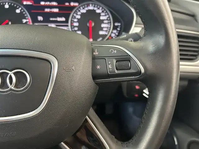 アウディ Ａ６ 2．0 TFSI クワトロ 東京都 2016(平28)年 2.7万km シルバー ・純正ナビ/（Bluetooth/フルセグTV/DVD/CD/AUX/AV)/・BOSEオーディオ/・バックカメラ/・クルーズコントロール/・前後コーナーセンサー/・電動パーキングブレーキ/・革ステアリング/・ステアリングスイッチ/・MTモード/・レザーシート/・前席パワーシート/・前席シートヒーター/・電動リアゲート/・HIDライト/・ETC/・フロアマット/・純正18インチアルミホイール/・スペアキー×2/・取扱説明書