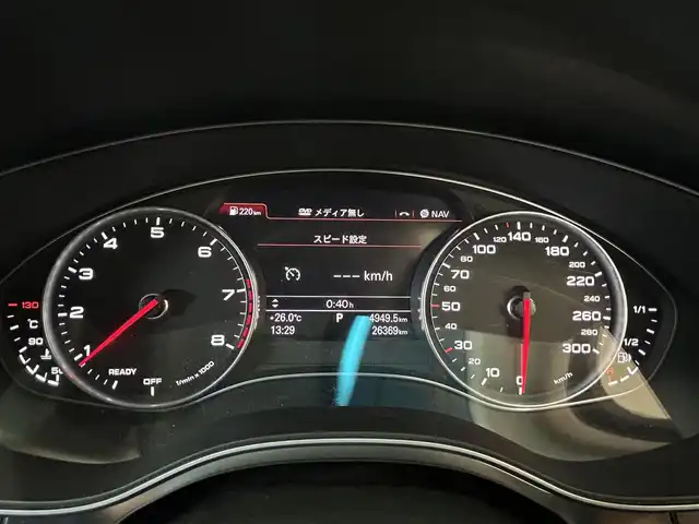 アウディ Ａ６ 2．0 TFSI クワトロ 東京都 2016(平28)年 2.7万km シルバー ・純正ナビ/（Bluetooth/フルセグTV/DVD/CD/AUX/AV)/・BOSEオーディオ/・バックカメラ/・クルーズコントロール/・前後コーナーセンサー/・電動パーキングブレーキ/・革ステアリング/・ステアリングスイッチ/・MTモード/・レザーシート/・前席パワーシート/・前席シートヒーター/・電動リアゲート/・HIDライト/・ETC/・フロアマット/・純正18インチアルミホイール/・スペアキー×2/・取扱説明書