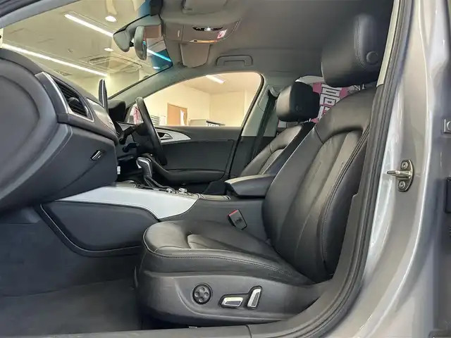 アウディ Ａ６ 2．0 TFSI クワトロ 東京都 2016(平28)年 2.7万km シルバー ・純正ナビ/（Bluetooth/フルセグTV/DVD/CD/AUX/AV)/・BOSEオーディオ/・バックカメラ/・クルーズコントロール/・前後コーナーセンサー/・電動パーキングブレーキ/・革ステアリング/・ステアリングスイッチ/・MTモード/・レザーシート/・前席パワーシート/・前席シートヒーター/・電動リアゲート/・HIDライト/・ETC/・フロアマット/・純正18インチアルミホイール/・スペアキー×2/・取扱説明書