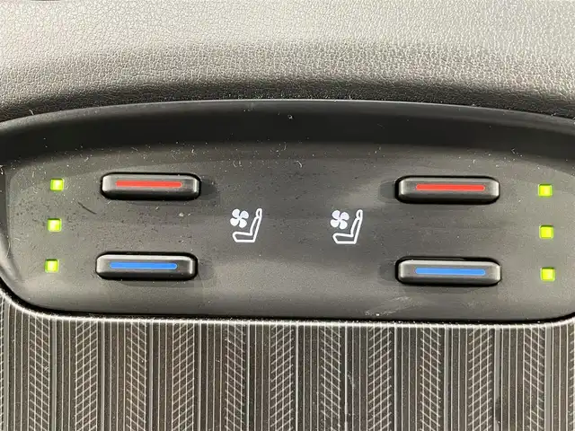 トヨタ ハリアー ハイブリッド Z レザーパッケージ 愛知県 2021(令3)年 1.7万km プレシャスブラックパール 純正12.3インチディスプレイオーディオ/パノラマルーフ/JBLプレミアムサウンド/レザーシート/トヨタセーフティセンス/衝突軽減ブレーキ/パノラミックビューモニター/ヘッドアップディスプレイ/レーダークルーズコントロール/ビルトインETC2.0/シートヒーター/エアシート/LEDヘッドライト/フォグランプ/デジタルインナーミラー/ブラインドスポットモニター/ステアリングヒーター/パワーシート/電動リアゲート/フルセグTV/Bluetooth/コーナーセンサー/レーンキープアシスト/オートハイビーム/Carplay/プッシュスタート/USB接続/スマートキー/ミュージックプレイヤー接続/純正フロアマット/純正アルミホイール/オートライト/ステアリングリモコン/電動パーキングブレーキ/オートブレーキホールド