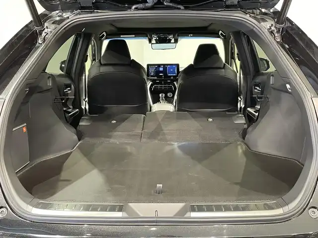 トヨタ ハリアー ハイブリッド Z レザーパッケージ 愛知県 2021(令3)年 1.7万km プレシャスブラックパール 純正12.3インチディスプレイオーディオ/パノラマルーフ/JBLプレミアムサウンド/レザーシート/トヨタセーフティセンス/衝突軽減ブレーキ/パノラミックビューモニター/ヘッドアップディスプレイ/レーダークルーズコントロール/ビルトインETC2.0/シートヒーター/エアシート/LEDヘッドライト/フォグランプ/デジタルインナーミラー/ブラインドスポットモニター/ステアリングヒーター/パワーシート/電動リアゲート/フルセグTV/Bluetooth/コーナーセンサー/レーンキープアシスト/オートハイビーム/Carplay/プッシュスタート/USB接続/スマートキー/ミュージックプレイヤー接続/純正フロアマット/純正アルミホイール/オートライト/ステアリングリモコン/電動パーキングブレーキ/オートブレーキホールド