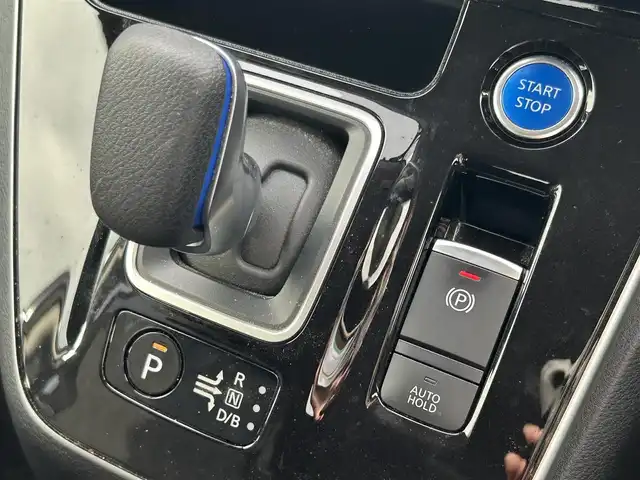 日産 セレナ e－パワー ハイウェイスター V 徳島県 2020(令2)年 7.2万km アズライトブルー 純正10インチナビ MM519D-L/純正ドライブレコーダー/純正AW/両側パワースライドドア/全周囲カメラ/バックカメラ/フロントカメラ/サイドカメラ/ブラインドスポットモニター/プロパイロット/追従クルーズコントロール/コーナーセンサー/衝突被害軽減ブレーキ/レーンキープアシスト/LEDヘッドライト/オートライト/ダブル・カーテンエアバッグ/USBポート/サードシート用スライドドアスイッチ/セカンドシート用ロールサンシェード/ウィンカーミラー/プッシュスタート/禁煙車/取扱説明書