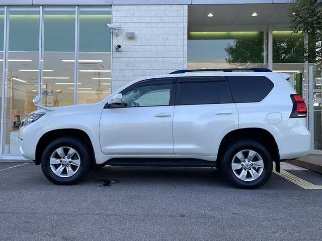 トヨタ ランドクルーザー プラド TX 鳥取県 2018(平30)年 6.5万km ホワイトパールクリスタルシャイン 4WD/トヨタセーフティセンス/純正9型ナビ【NSZT-Y66Ｔ】/・フルセグ/CD/DVD/Bluetooth/バックカメラ/サンルーフ/ルーフレール/スマートキー/プッシュスタート/レーダークルーズ/ビルトインETC/前方ドライブレコーダー/純正17AW/LEDヘッドライト＆フォグ/オートライト/前後コーナーセンサー/ヘッドライトウォッシャー/W&サイドエアバック/カーテンエアバック