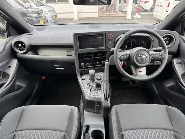 トヨタ ＧＲヤリス RC 三重県 2025(令7)年 0.1万km スーパーホワイトⅡ 法人ワンオーナー禁煙車/OP 18インチパッケージ/OP サブラジエーター/OP 左右独立温度調整オートエアコン/OP 縦引きパーキングブレーキ/OP 寒冷地仕様/GR-DAT 8AT/18インチENKKEI製/ブレーキダクト/インタークーラースプレー/コールドエアインテークダクト/カーボンルーフ/リアフォグ/パドルシフト/ビルトインETC/クリアランスソナー