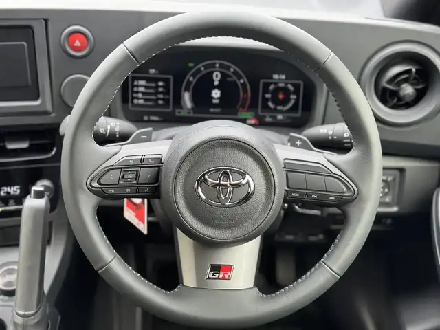 トヨタ ＧＲヤリス RC 三重県 2025(令7)年 0.1万km スーパーホワイトⅡ 法人ワンオーナー禁煙車/OP 18インチパッケージ/OP サブラジエーター/OP 左右独立温度調整オートエアコン/OP 縦引きパーキングブレーキ/OP 寒冷地仕様/GR-DAT 8AT/18インチENKKEI製/ブレーキダクト/インタークーラースプレー/コールドエアインテークダクト/カーボンルーフ/リアフォグ/パドルシフト/ビルトインETC/クリアランスソナー