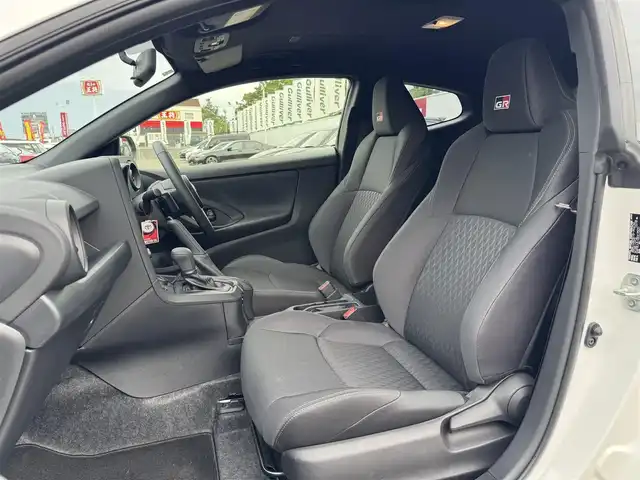 トヨタ ＧＲヤリス RC 三重県 2025(令7)年 0.1万km スーパーホワイトⅡ 法人ワンオーナー禁煙車/OP 18インチパッケージ/OP サブラジエーター/OP 左右独立温度調整オートエアコン/OP 縦引きパーキングブレーキ/OP 寒冷地仕様/GR-DAT 8AT/18インチENKKEI製/ブレーキダクト/インタークーラースプレー/コールドエアインテークダクト/カーボンルーフ/リアフォグ/パドルシフト/ビルトインETC/クリアランスソナー