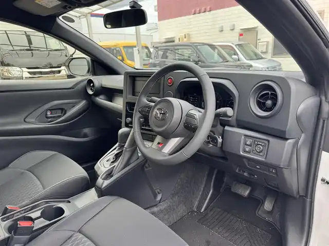 トヨタ ＧＲヤリス RC 三重県 2025(令7)年 0.1万km スーパーホワイトⅡ 法人ワンオーナー禁煙車/OP 18インチパッケージ/OP サブラジエーター/OP 左右独立温度調整オートエアコン/OP 縦引きパーキングブレーキ/OP 寒冷地仕様/GR-DAT 8AT/18インチENKKEI製/ブレーキダクト/インタークーラースプレー/コールドエアインテークダクト/カーボンルーフ/リアフォグ/パドルシフト/ビルトインETC/クリアランスソナー