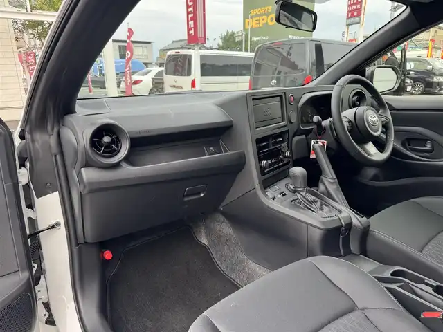 トヨタ ＧＲヤリス RC 三重県 2025(令7)年 0.1万km スーパーホワイトⅡ 法人ワンオーナー禁煙車/OP 18インチパッケージ/OP サブラジエーター/OP 左右独立温度調整オートエアコン/OP 縦引きパーキングブレーキ/OP 寒冷地仕様/GR-DAT 8AT/18インチENKKEI製/ブレーキダクト/インタークーラースプレー/コールドエアインテークダクト/カーボンルーフ/リアフォグ/パドルシフト/ビルトインETC/クリアランスソナー