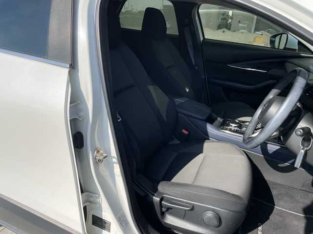 マツダ ＣＸ－３０ 20S 愛知県 2021(令3)年 1.8万km スノーフレイクホワイトパールマイカ 純正ナビ/レーダークルーズコントロール/Bluetooth/バックカメラ/コーナーセンサー/ブラインドスポットモニター/LEDヘッドライト/レーンキープアシスト/オートマチックハイビーム/ドライブレコーダー/ETC/衝突軽減システム/ステアリングスイッチ/スマートキー/プッシュスタート