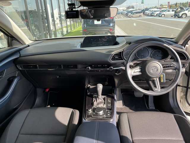 マツダ ＣＸ－３０ 20S 愛知県 2021(令3)年 1.8万km スノーフレイクホワイトパールマイカ 純正ナビ/レーダークルーズコントロール/Bluetooth/バックカメラ/コーナーセンサー/ブラインドスポットモニター/LEDヘッドライト/レーンキープアシスト/オートマチックハイビーム/ドライブレコーダー/ETC/衝突軽減システム/ステアリングスイッチ/スマートキー/プッシュスタート