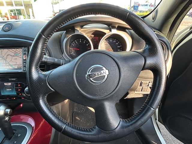 日産 ジューク 15RX 静岡県 2010(平22)年 13.3万km ホワイトパール 純正メモリナビ/ワンセグ/Bluetooth/スマートキー/プッシュスタート/純正フロアマット/オートライト